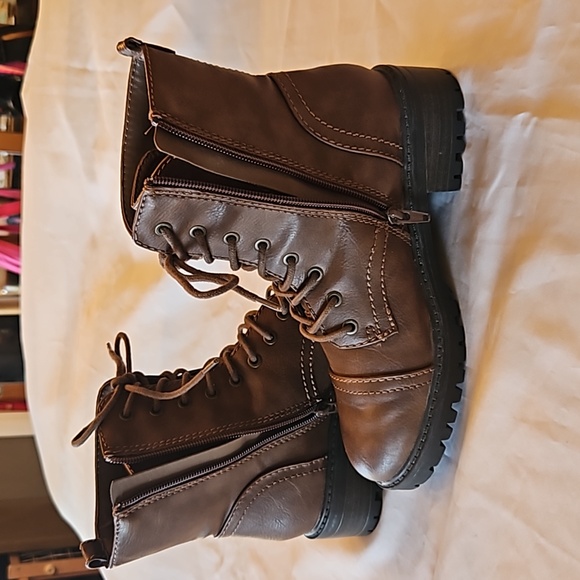 Ladies Short Boots - Picture 4 of 6